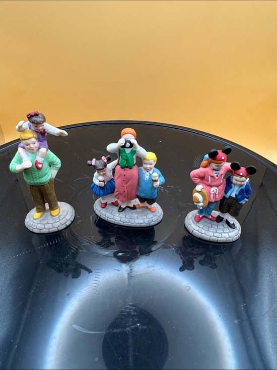 Department 56 Other - Department 56/Disney Parks Village Series Disney Park Family-Mint In Box